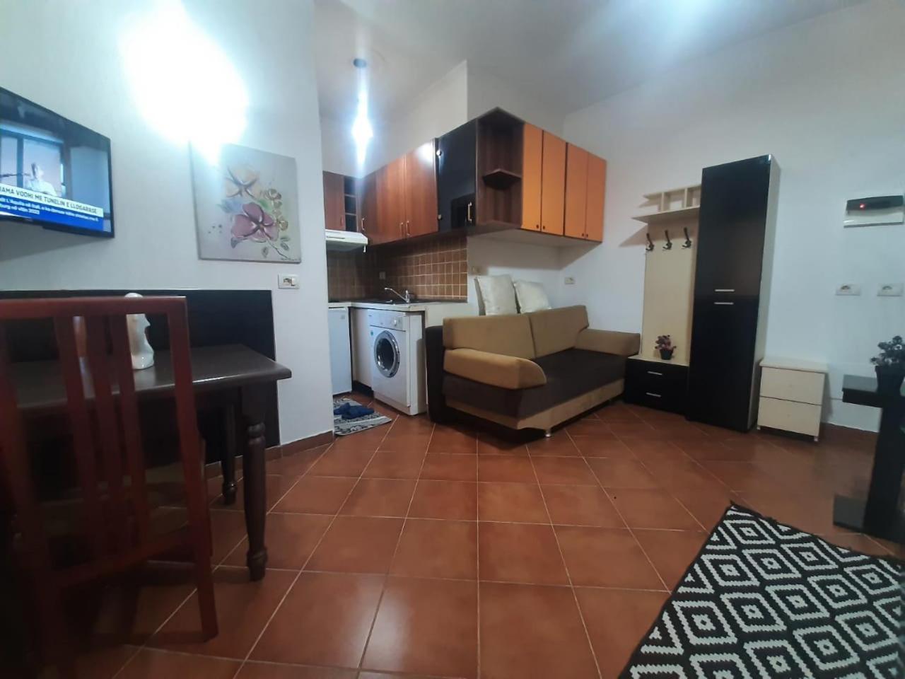 Apartment And Quite Apparament C